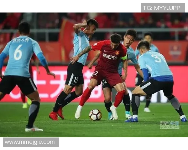 华夏幸福迎战大连一方期待精彩对决双方球员全力以赴争夺胜利荣耀 华夏幸福迎战大连一方期待精彩对决双方球员全力以赴争夺胜利荣耀